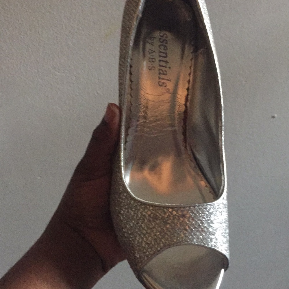 Shoes - Picture 2 of 3